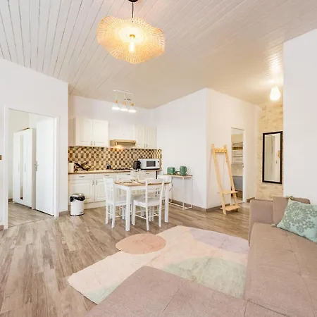 Quercy Blanc Coeur De Village Parking Facile Apartment