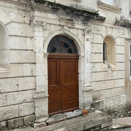 Quercy Blanc Coeur De Village Parking Facile Montaigu-de-Quercy
