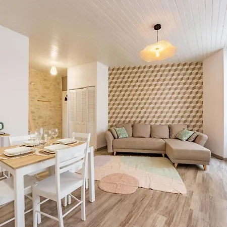 Quercy Blanc Coeur De Village Parking Facile Montaigu-de-Quercy