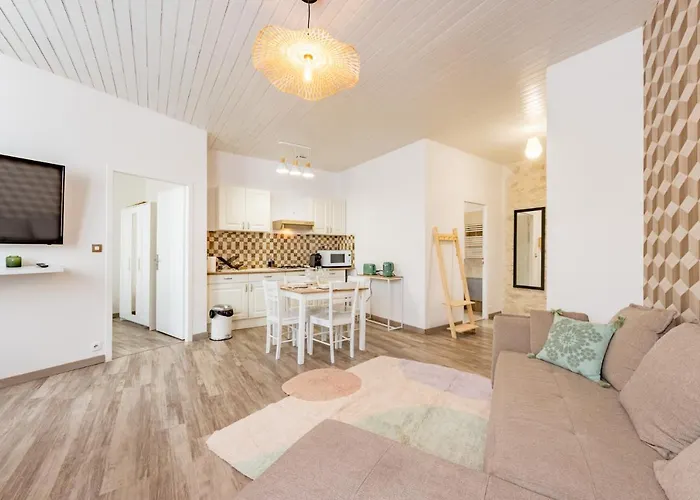 Quercy Blanc Coeur De Village Parking Facile Apartament