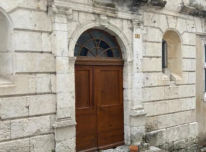 Quercy Blanc Coeur De Village Parking Facile Montaigu-de-Quercy