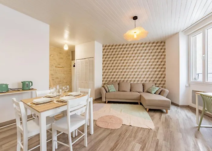 Quercy Blanc Coeur De Village Parking Facile Montaigu-de-Quercy